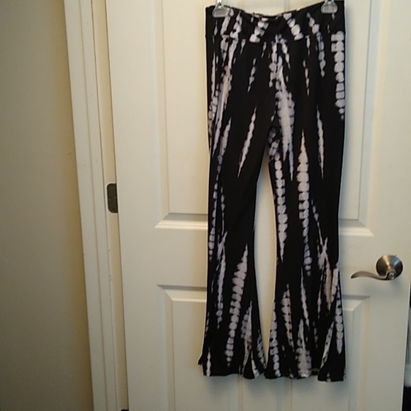 Nice ladies shirt and pants size large - Picture 2 of 4